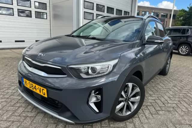 Kia Stonic (2021) thumbnail 4