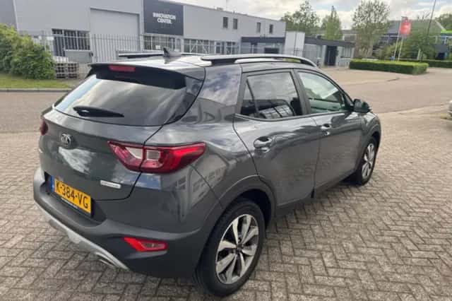 Kia Stonic (2021) thumbnail 5