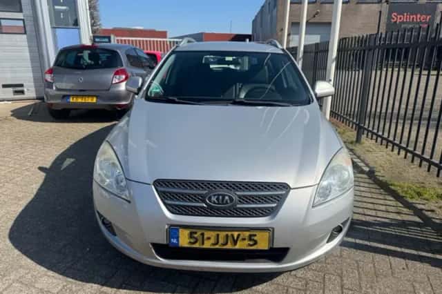 Kia Cee'd (2009) thumbnail 3