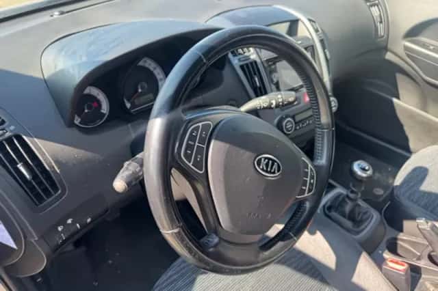 Kia Cee'd (2009) thumbnail 5