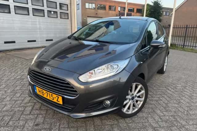 Ford Fiesta (2015) thumbnail 3