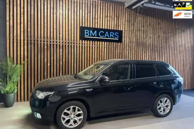 Mitsubishi Outlander (2013) thumbnail 1