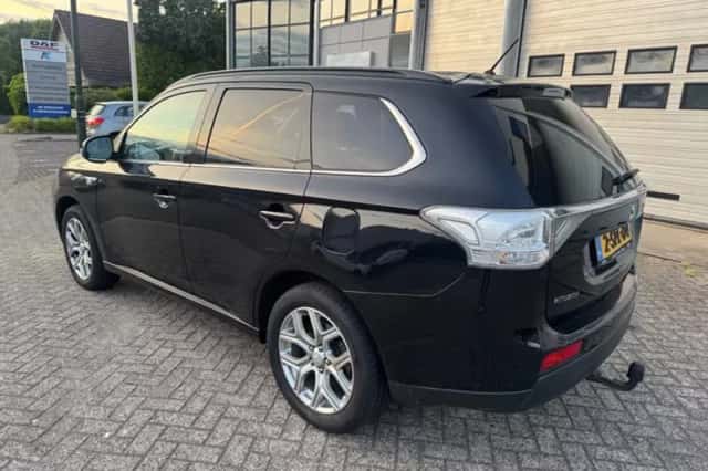 Mitsubishi Outlander (2013) thumbnail 3