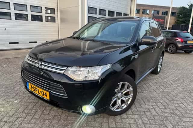 Mitsubishi Outlander (2013) thumbnail 4