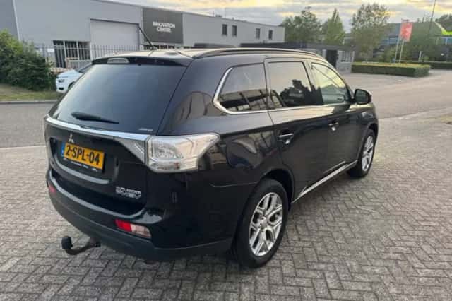 Mitsubishi Outlander (2013) thumbnail 5
