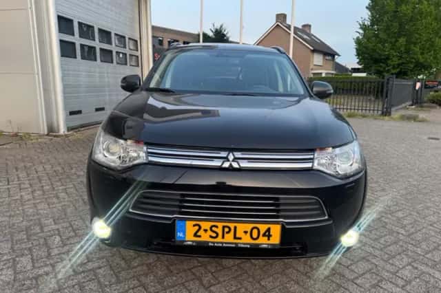Mitsubishi Outlander (2013) thumbnail 6