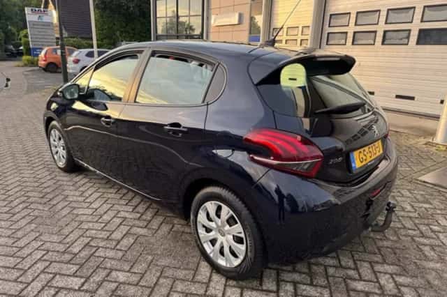 Peugeot 208 (2015) thumbnail 3