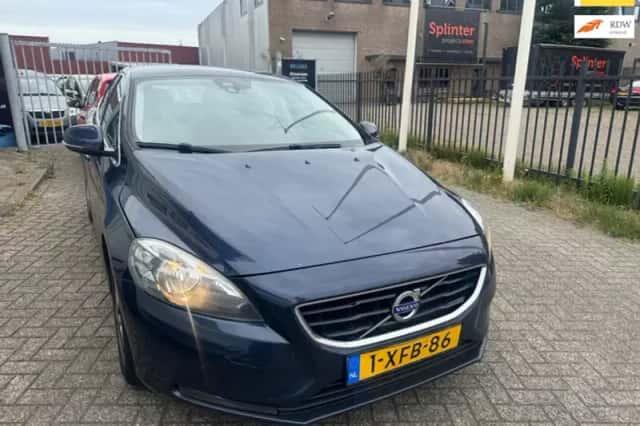 Volvo V40 (2014) thumbnail 1