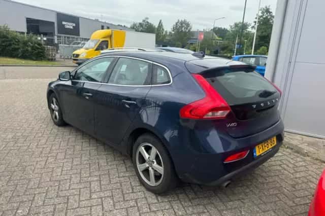 Volvo V40 (2014) thumbnail 2