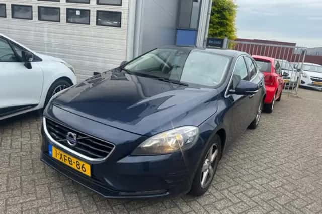 Volvo V40 (2014) thumbnail 3