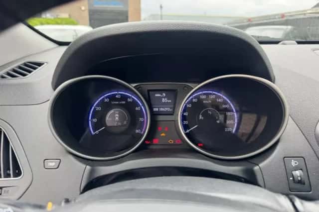 Volvo V40 (2014) thumbnail 5