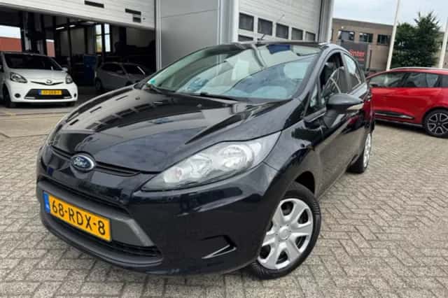 Ford Fiesta (2011) thumbnail 4