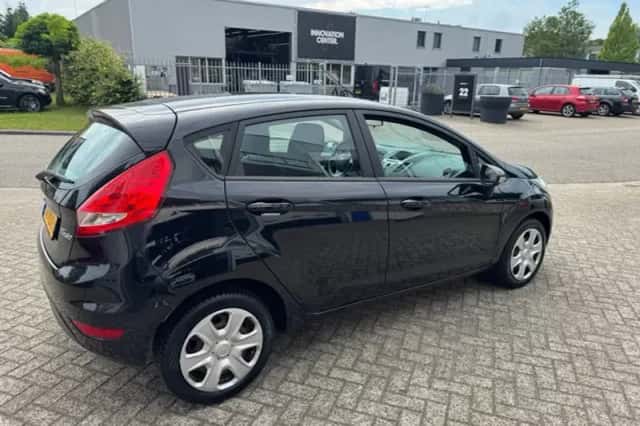 Ford Fiesta (2011) thumbnail 5