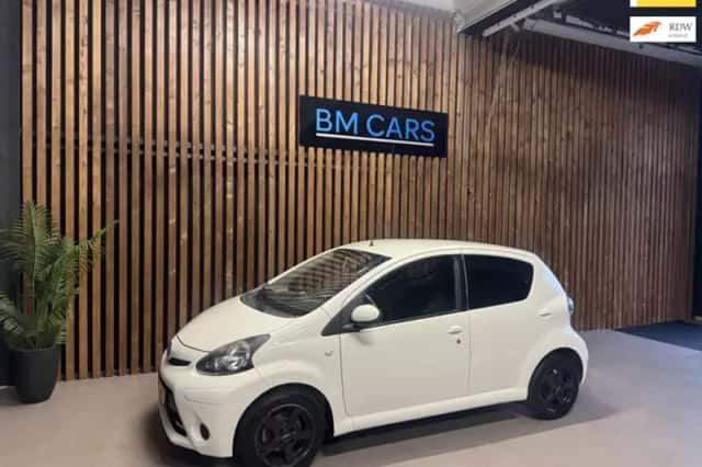 Toyota Aygo (2012) thumbnail 1