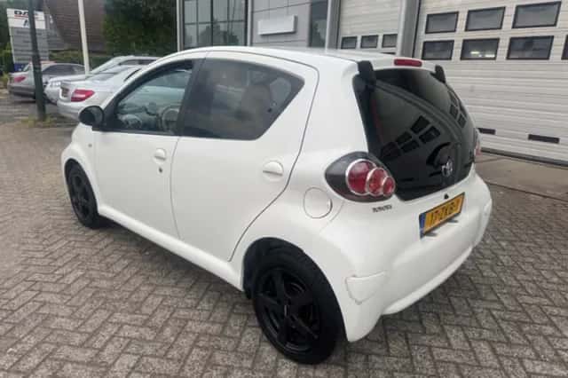 Toyota Aygo (2012) thumbnail 3