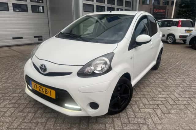 Toyota Aygo (2012) thumbnail 4