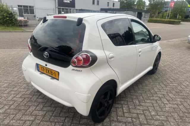 Toyota Aygo (2012) thumbnail 5
