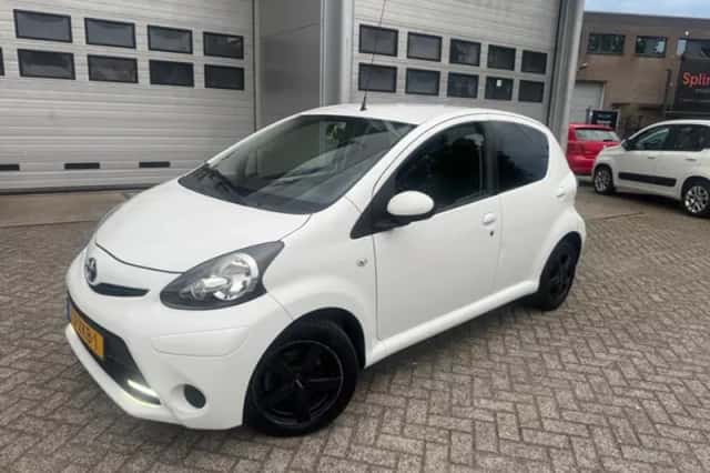 Toyota Aygo (2012) thumbnail 6
