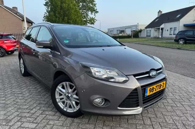 Ford Focus (2013) thumbnail 2