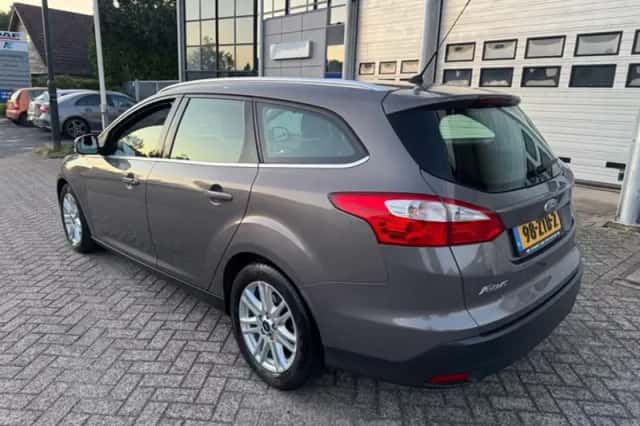 Ford Focus (2013) thumbnail 3