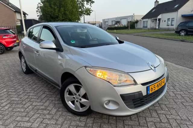 Renault Mégane (2010) thumbnail 2