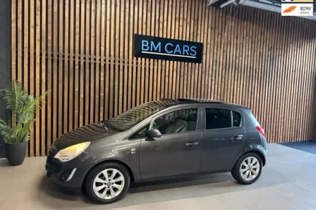 Opel Corsa (2013) thumbnail 1