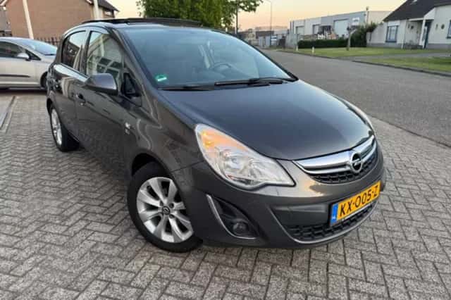 Opel Corsa (2013) thumbnail 2