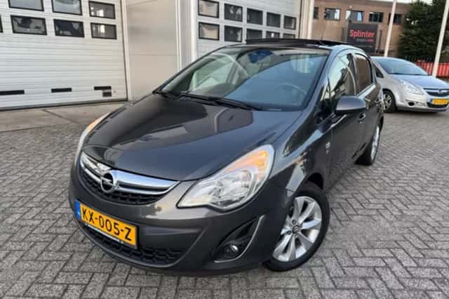 Opel Corsa (2013) thumbnail 4