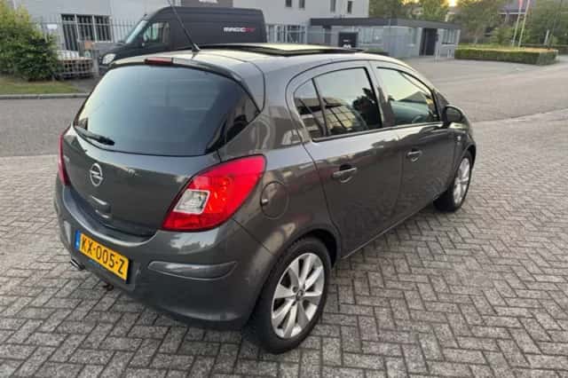 Opel Corsa (2013) thumbnail 5