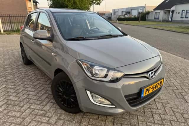 Hyundai i20 (2013) thumbnail 2
