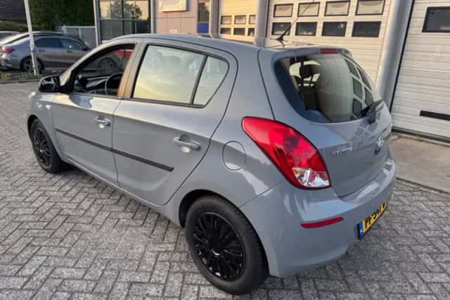Hyundai i20 (2013) thumbnail 3