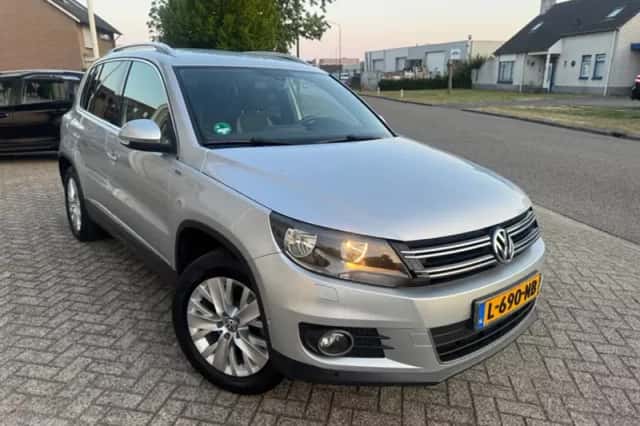 Volkswagen Tiguan (2013) thumbnail 2