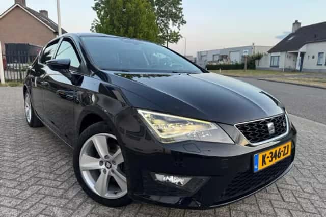 SEAT Leon (2016) thumbnail 2