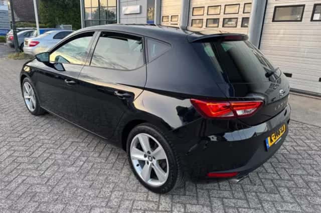 SEAT Leon (2016) thumbnail 3
