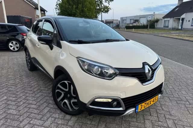 Renault Captur (2015) thumbnail 2