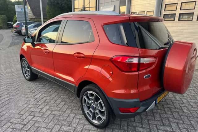 Ford EcoSport (2015) thumbnail 3