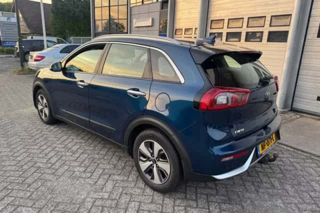 Kia Niro (2017) thumbnail 3