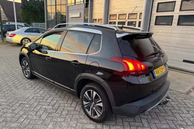 Peugeot 2008 (2017) thumbnail 3