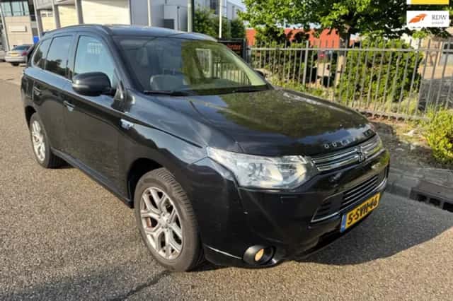 Mitsubishi Outlander (2013) thumbnail 1
