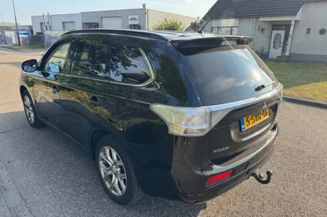 Mitsubishi Outlander (2013) thumbnail 2