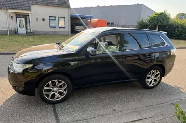 Mitsubishi Outlander (2013) thumbnail 3