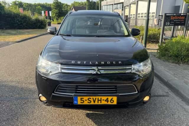 Mitsubishi Outlander (2013) thumbnail 6