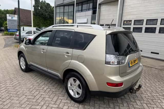 Mitsubishi Outlander (2009) thumbnail 3