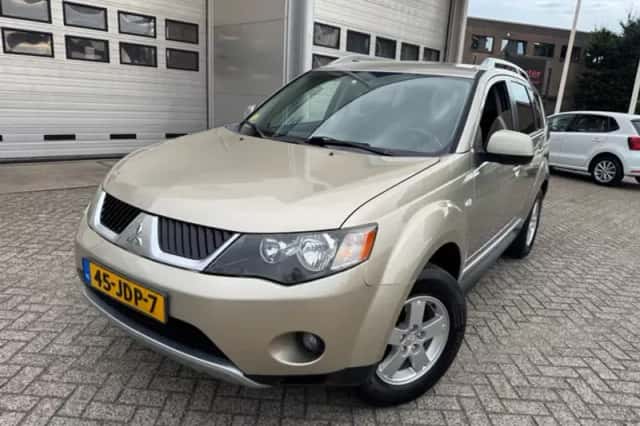 Mitsubishi Outlander (2009) thumbnail 4