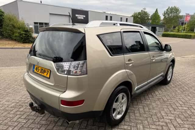 Mitsubishi Outlander (2009) thumbnail 5