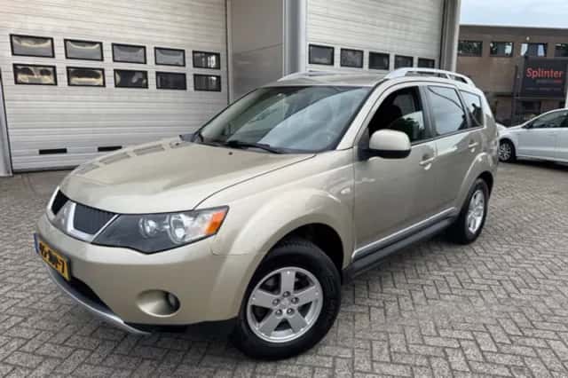 Mitsubishi Outlander (2009) thumbnail 6