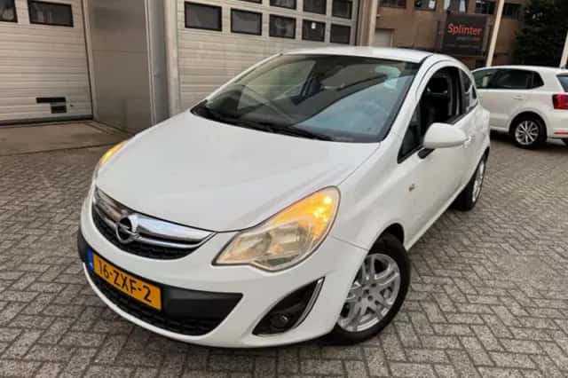 Opel Corsa (2013) thumbnail 4