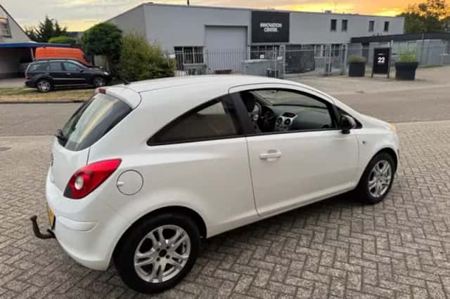 Opel Corsa (2013) thumbnail 5