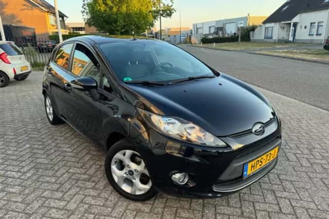 Ford Fiesta (2012) thumbnail 2
