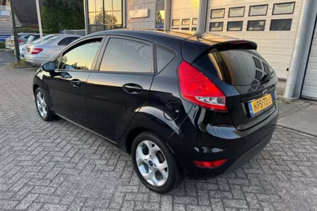 Ford Fiesta (2012) thumbnail 3